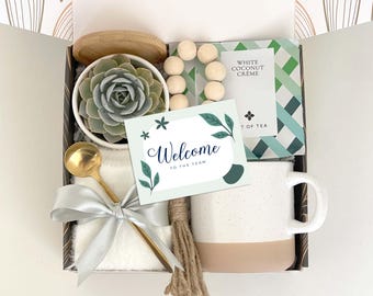 Welcome to the team gift box, Corporate gifts for onboarding new hires, Small gift basket for employees and clients, Conference gifts bulk