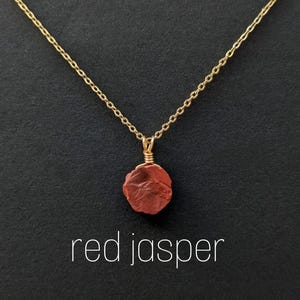 Ruwe rode jaspis ketting, gouden zilveren hanger, rode jaspis ketting, kristal sieraden, ruwe stenen ketting, edelsteen cadeau, vrouw, natuurlijke sieraden