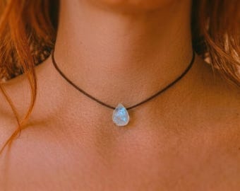 Gargantilla de piedra lunar en bruto, collar de piedra lunar auténtica, collar de piedra lunar arcoíris, colgante de piedra lunar de algodón, colgante de piedra lunar de cristal