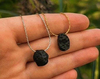 Collar de turmalina negra en bruto, collar de turmalina en bruto, collar de piedra protectora, joyería de piedras preciosas, gargantilla de plata y oro, colgante de turmalina, collar protector