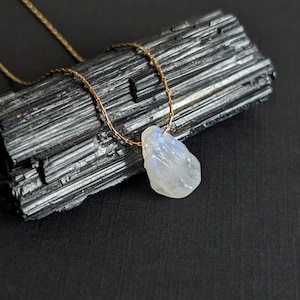 Collier en pierre de lune brute véritable, chaîne en pierre de lune, bijoux en pierre de lune imperméables, pendentif en pierre de lune arc-en-ciel en argent et or, pierre de naissance de juin