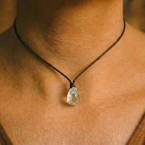 Ruwe bergkristallen ketting, bergkristallen choker, ruwe kristallen hanger, bergkristallen ketting, natuurlijke sieraden, hippie edelstenen ketting, kwarts sieraden