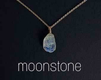 Raw Moonstone Necklace Gold or 925 Silver Rainbow Moonstone Necklace Gemstone Necklace Moonstone Pendant Healing Stone Necklace Moonstone Jewelry