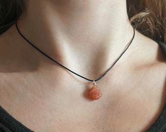 Collar de piedra solar en bruto con cordón de algodón, collar de piedra solar, collar de piedras preciosas, collar con colgante de piedra solar, gargantilla de piedra solar en bruto