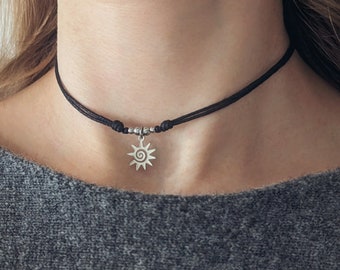 Minimalistischer Choker mit Sonnenanhänger Spirale des Lebens Edelstahl verstellbare Baumwollkette Boho Choker Boho Kette Spirale Silber