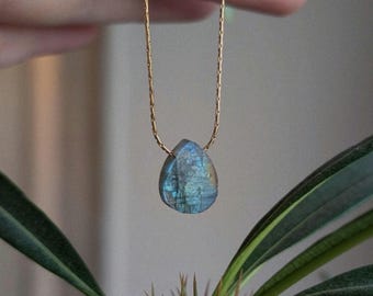 Raw Labradorite Necklace, Teardrop Shape, Raw Labradorite Choker, Crystal Jewelry, Gemstone, Silver or Gold, Labradorite Necklace, Gift