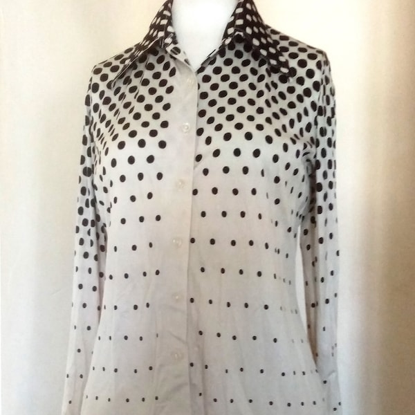 Chemisier Vintage US 70s -  Brand : TAMI - motif influence op'art. noir et beige.