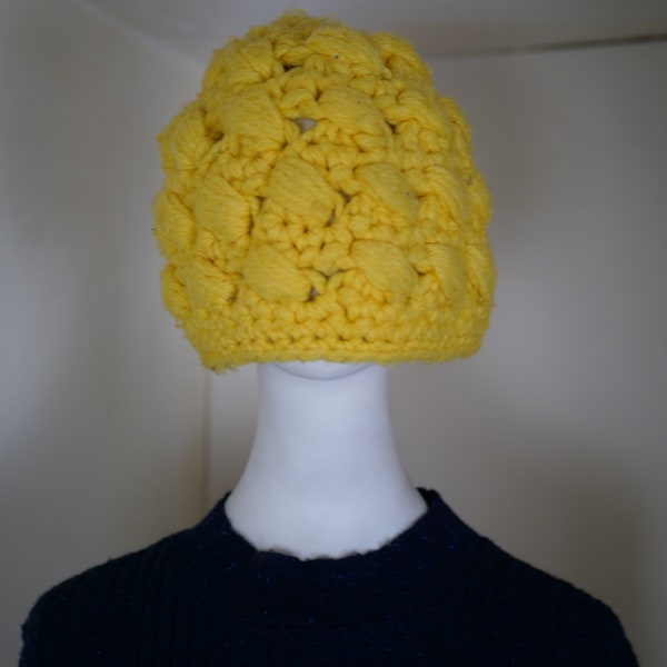 Authentique bonnet "boule" jaune années 1960 - 1970.