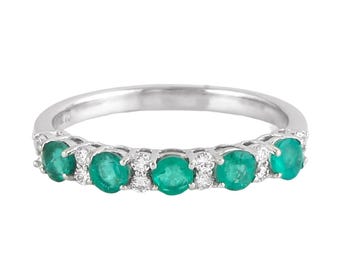 Emerald & Diamond Band Ring in 18k White Gold