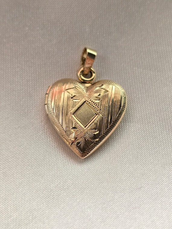 Vintage 14k Solid Gold Heart Locket