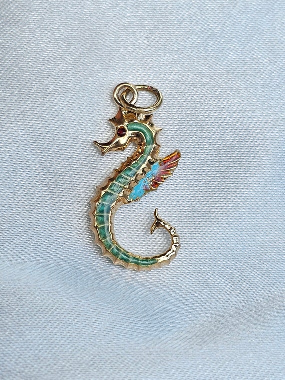 18kt Solid Yellow Gold Enameled Seahorse Charm/ P… - image 1