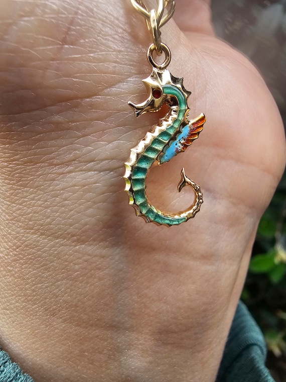 18kt Solid Yellow Gold Enameled Seahorse Charm/ P… - image 3