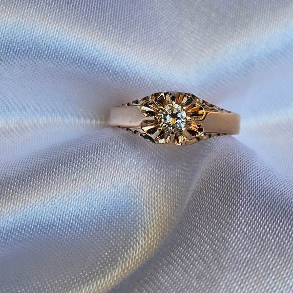 10k Rose Gold Vintage Belcher Ring with Diamond