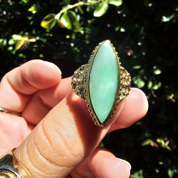 18 Karat Yellow Gold Green Jade Navette