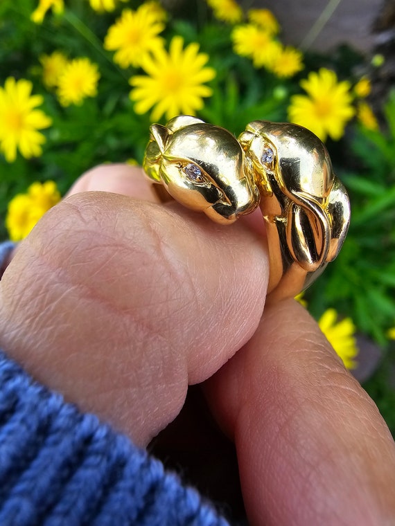 Vintage 18k Solid Gold Rabbit Heads Ring with Diam