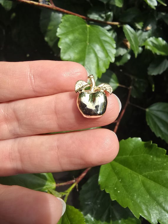 14kt Apple Pendant
