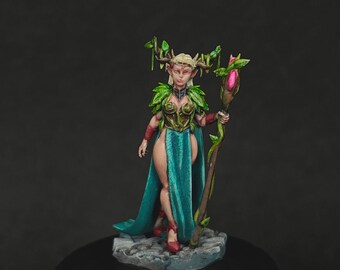 Female Elf mage/priest/druid miniature for Dungeons and Dragons