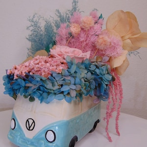 Dried and Preserved Flowers Arrangement.