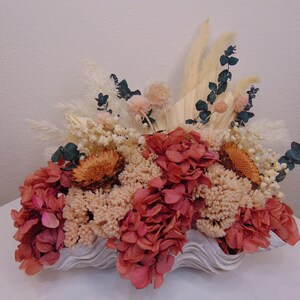 Dried and Preserved Flowers Arrangement