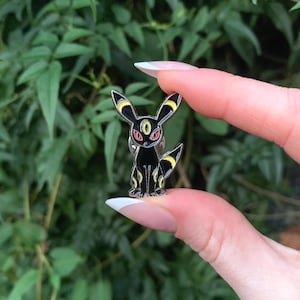 Umbreon Pokémon Enamel Pin – Custom Black Anime Metal Badge, Collectable Gift, Bag or Jacket Accessory