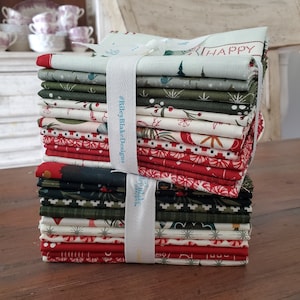 Christmas Is In Town Fat Quarters Bundle - Zwei Farben - Mist / Forest - von Sandy Gervais - Riley Blake Designs
