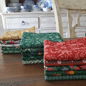 A Pear-fect Christmas Fat Quarter Bundles - 3 Colorways - Red/Green/Gold - By Cayla Naylor - Riley Blake Designs - 5 Pieces -
