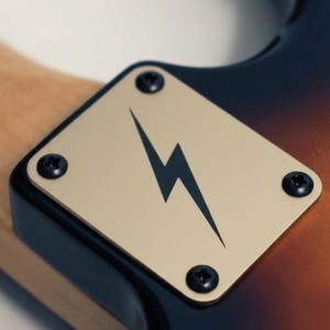 Płyta gryfu gitary - Black Thunderbolt - rozmiar Fender