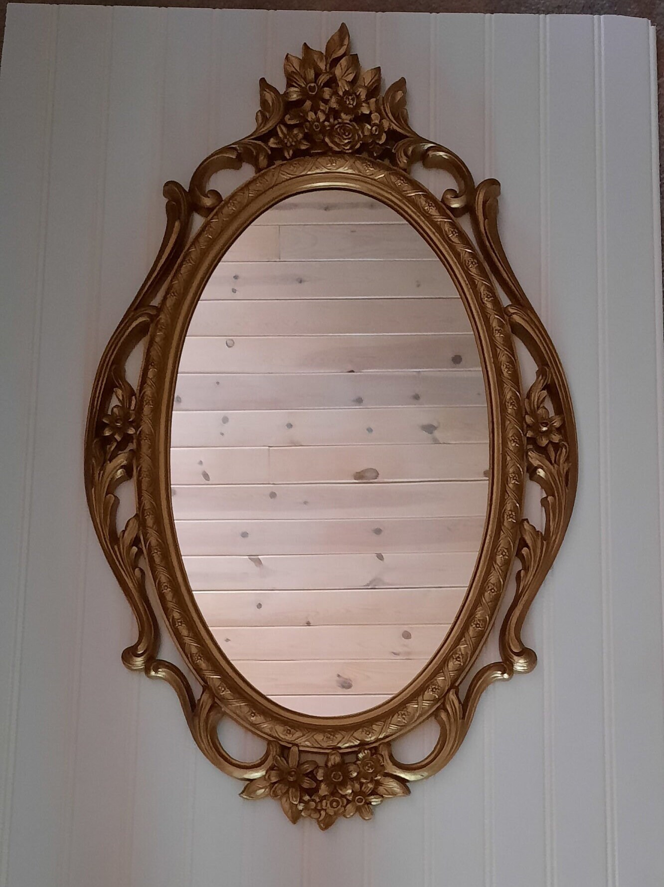 Vintage Oval Syroco Hollywood Regency Gold Floral Frame Wall