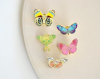 Pin / Brosche / Anstecker Emaille in Form von verschiedenen Schmetterlingen / Insekten