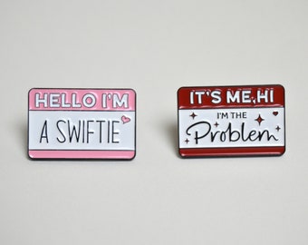 Taylor Swift Broschen / Emaille Pin - Hello, I'm the Problem, it's me ! - Swiftie - The Ears Tour Merchandise rosa rot
