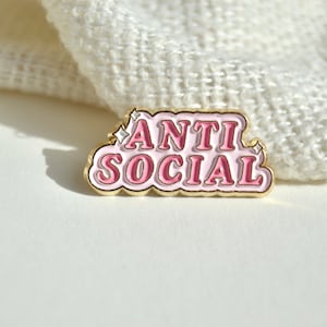 Anti Social Pin Brosche Emaille Anstecker in pink rosa perfekt für introvertierte / Introverts Bild 2