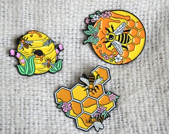 Brooch / enamel pin / badge as bees - queen bee, honeycomb, honeycomb - nest - insects extinction - nature