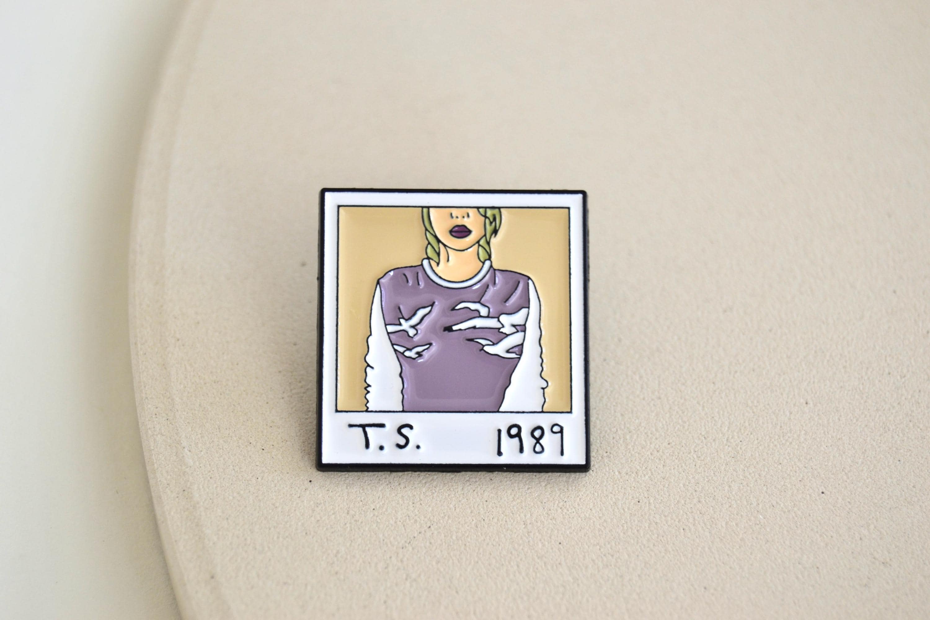 Taylor Swift enamel pin / brooch and badge Get away Car, new album Midnights, merchandise for The Eras Tour, Taylor's version