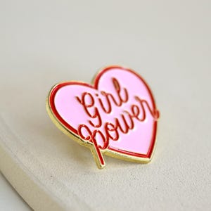 Brosche / Emaille Pin / Anstecker - Girl Power - Pinkes Herz - Girls - Frauen - Feminist - Feminism - Girls Support Girls Barbie Bild 4
