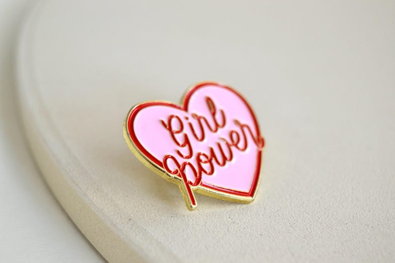 Brosche / Emaille Pin / Anstecker - Girl Power - Pinkes Herz - Girls - Frauen - Feminist - Feminism - Girls Support Girls Barbie Bild 4