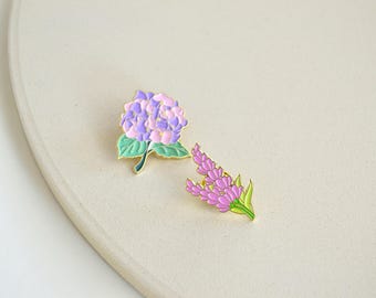 Pin / Brosche / Emaille Anstecker als Blumen - Hortensie - Lavendel -  Blaue Glockenblume - Garten - Flower