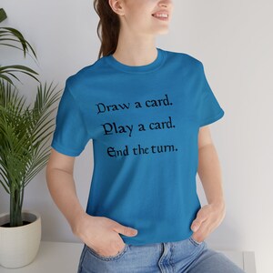 Trek een kaart. Speel een kaart. Beëindig de beurt. TCG, kaartspellen, ruilkaarten, slechte hand, speelkaarten.