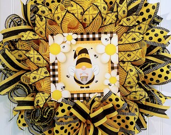 Bee Gnome Yellow and Black Wreath. Beautiful circular design. Cute Bee Wall Hanging. Free Shipping!