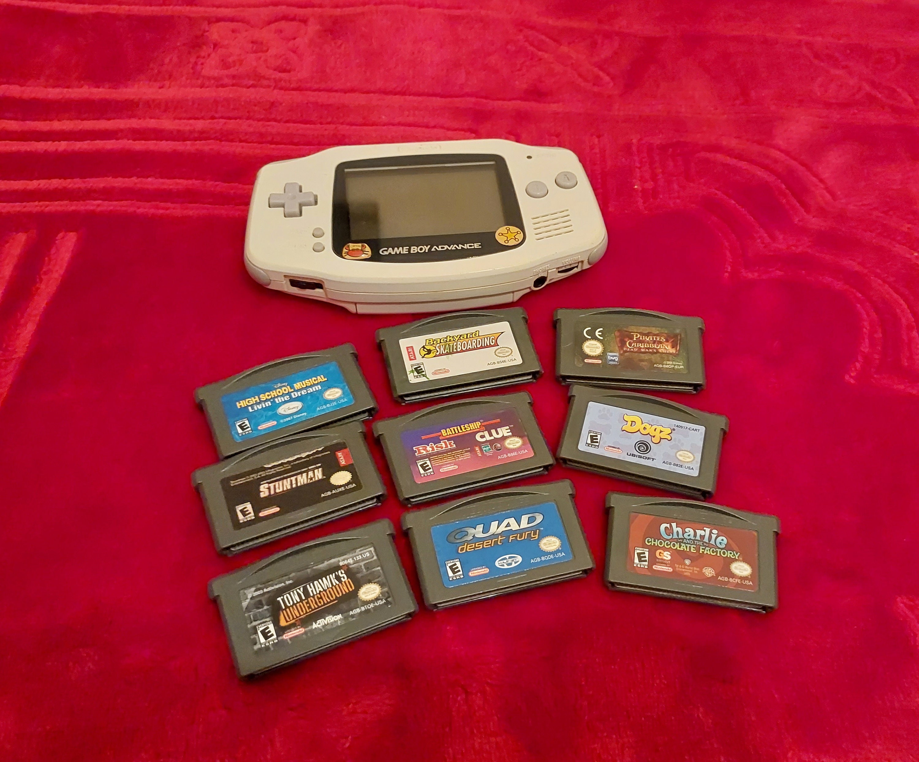 任天堂ゲームボーイアドバンス：9本のゲームが入った白いゲーム機