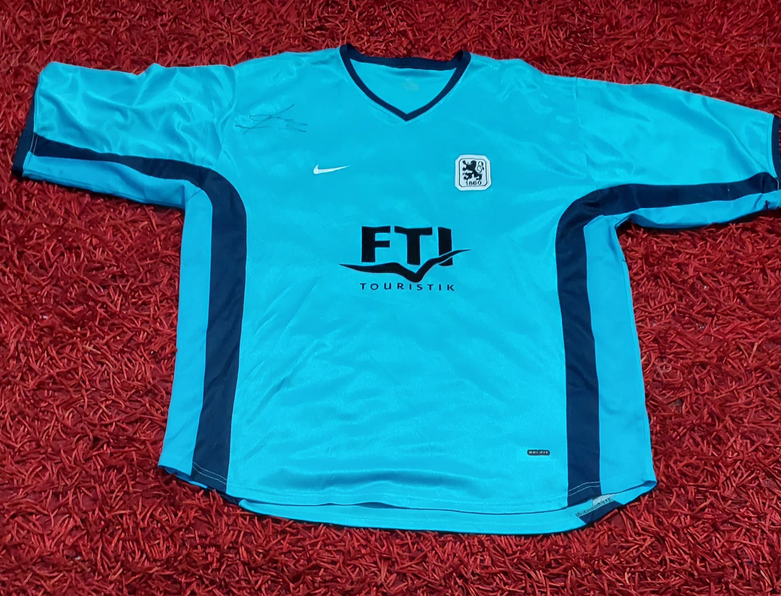 Preowned Vintage 1860 Munich Home Soccer Jersey Foot 1999 - 2000 Preowned Vintage 1860 Munich Home Soccer Jersey Foot 1999 - 2000