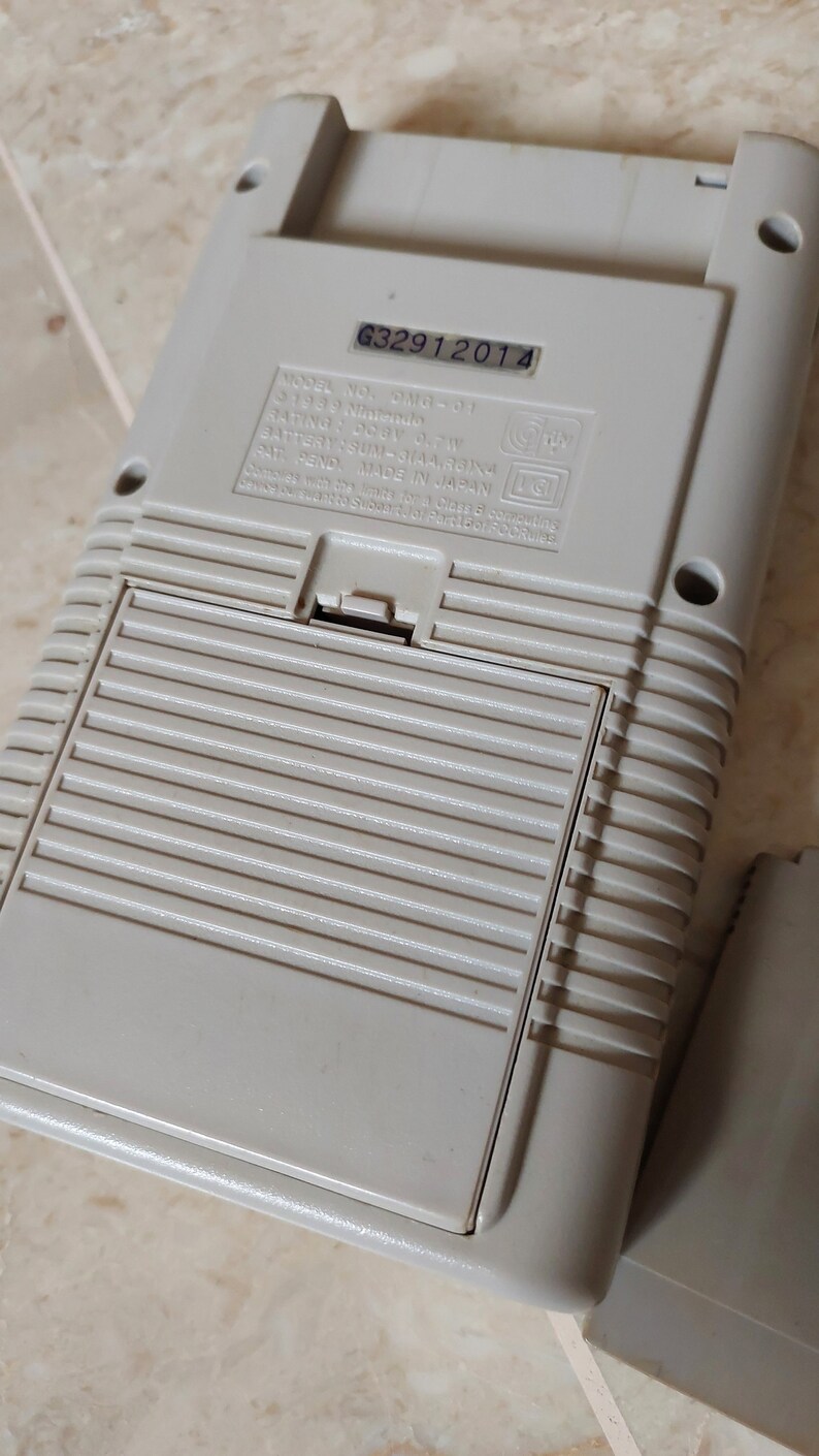 Vintage Nintendo Game Boy With Game Cartridge Original, DMG-01 | Retro ...