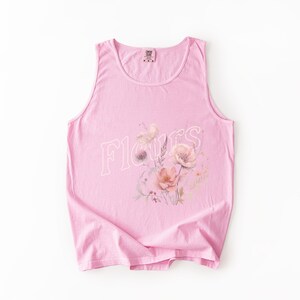Fleurs tanktop | Vintage minimalistisch comfort kleuren tanktop | Uniseks vervaagde pastelkleurige tanktop | Shirt met esthetische retro-tekst | Zacht gewassen katoen