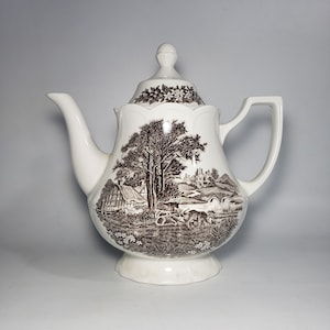 Romantic England Coffeepot / Teapot, J & G Meakin - Royal Staffordshire Ironstone brown transfer-ware Made in England