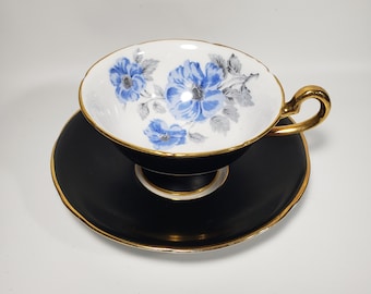 Tasse à thé et soucoupe Royal Stafford noir avec anémones bleues