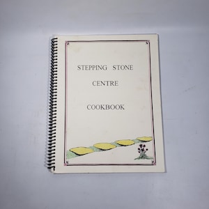 Centro Stepping Stone, Fredericton, Nuevo Brunswick. Libro de cocina del 21 de febrero de 2002. Dulces, Encurtidos, Mermeladas, Postres, Platos Principales, Ensaladas, Galletas