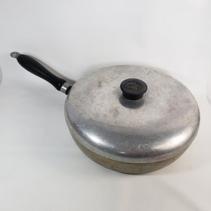 Wear Ever Magnalite 10.5 Inch Skillet Frying Pan with Lid & Wooden Hook Handle.
