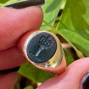 Vintage Victorian Bloodstone English 9k 9c gold heraldic intaglio signet ring