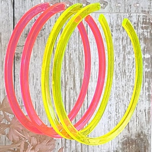 2.5&quot; 80&#39;s Vibes Retro Translucent Slim Neon Pink or Yellow Hoop Earrings Summer Lucite Resin Acrylic Bold Color