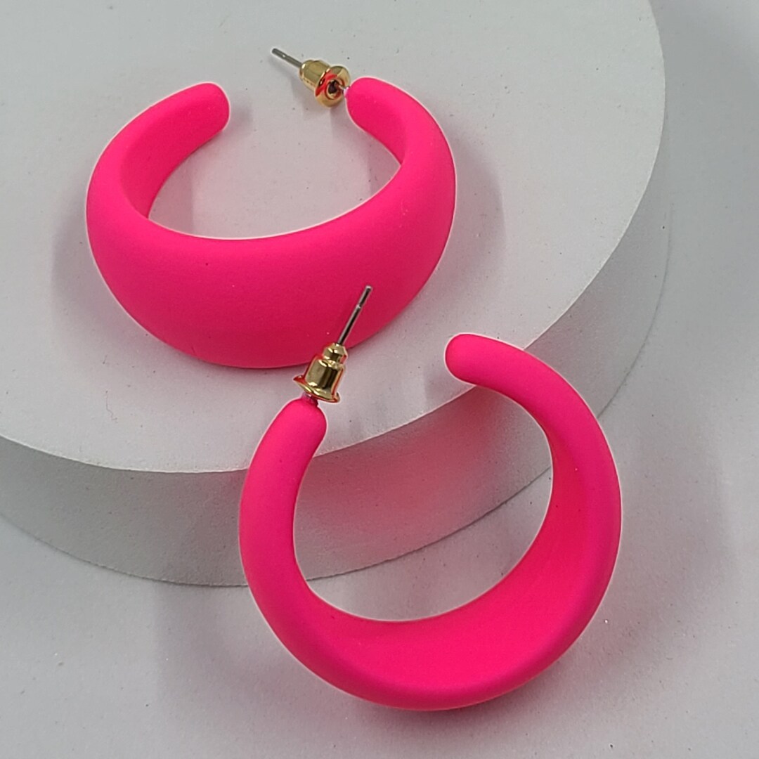 retro 8 pink and black