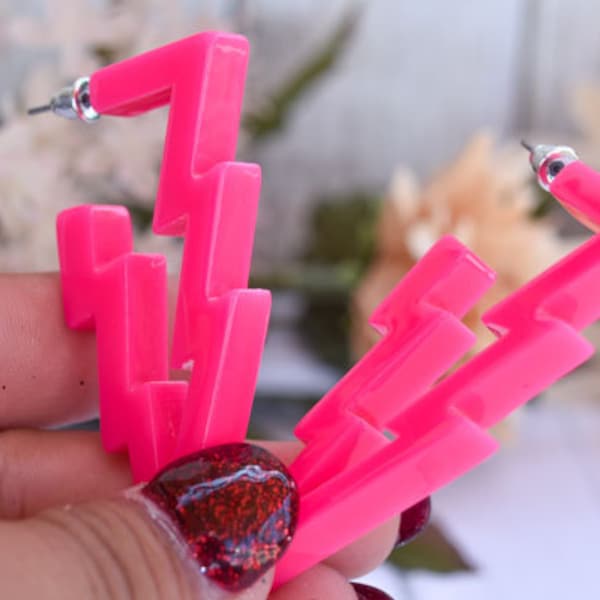 Retro 80's Bright Pink Neon Lighting Bolt Resin Dangle Earrings Women Girls Costume Barbie